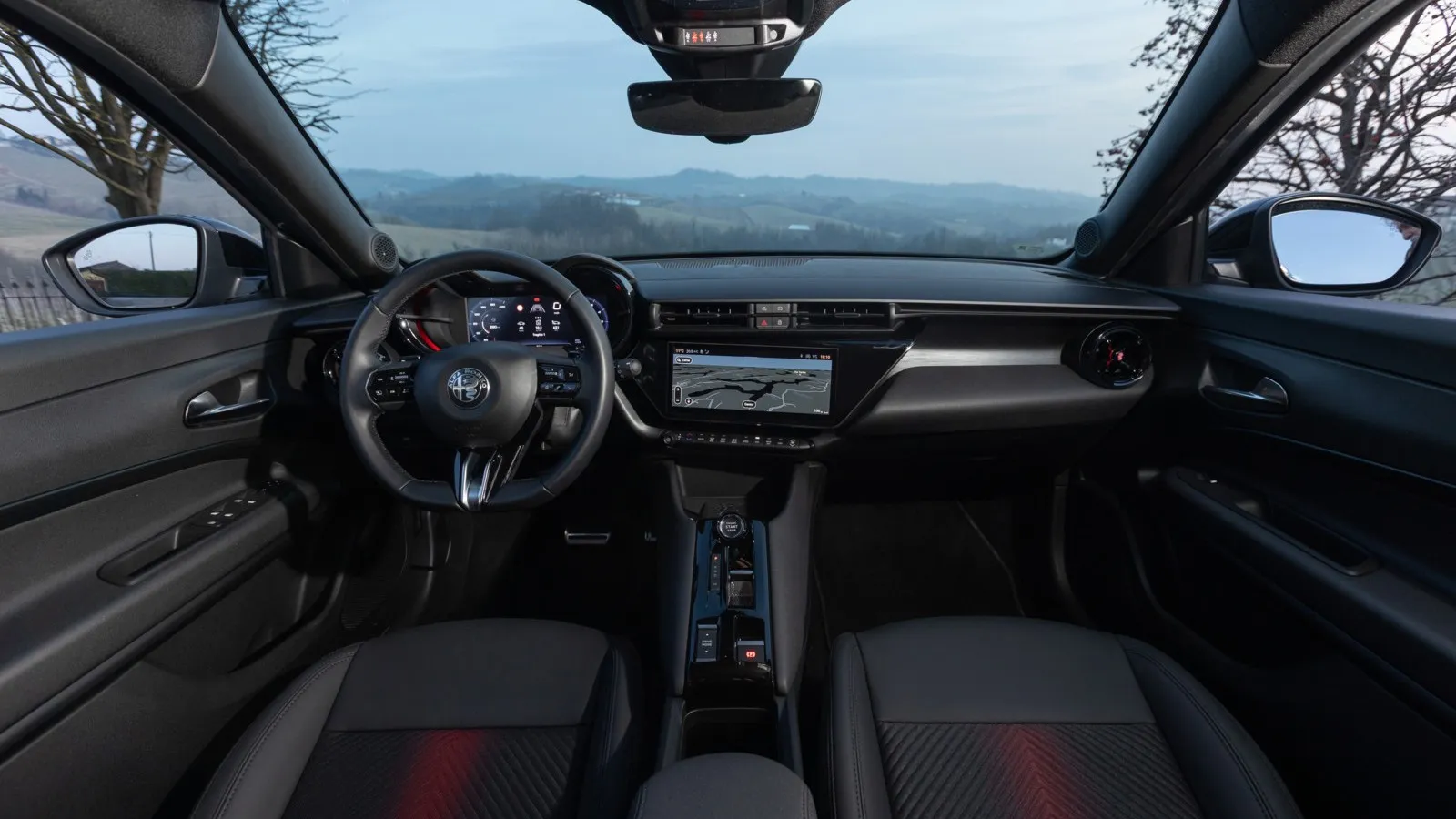 Das 10,25-Zoll-Infotainmentsystem Alfa Connect NAV überzeugt mit modernen Features, doch die Menüführung erfordert Eingewöhnung
